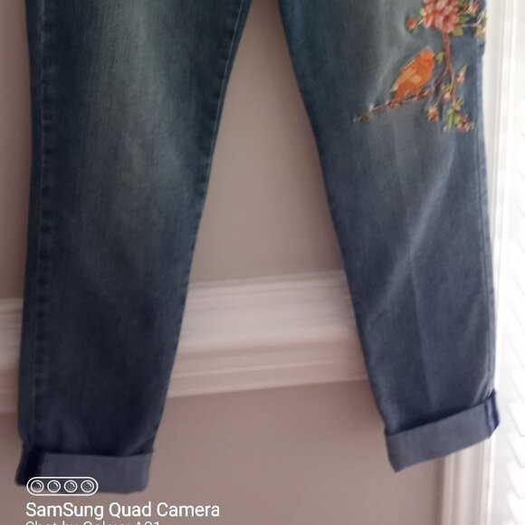 'Martha Stewart' Embroidered Cuffed Mid wash Denim Jeans Size 2 EUC - Picture 15 of 16